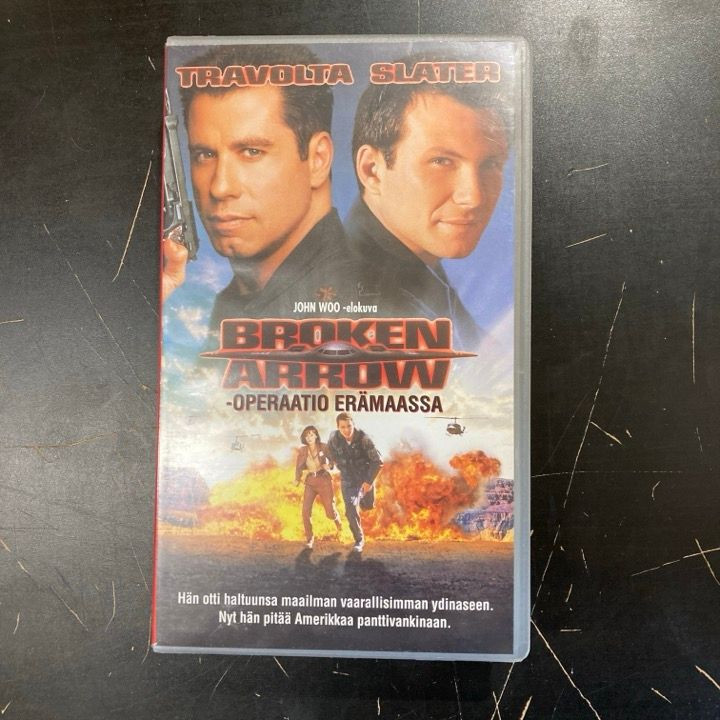 Broken Arrow - operaatio erämaassa VHS (VG+/M-) -toiminta-